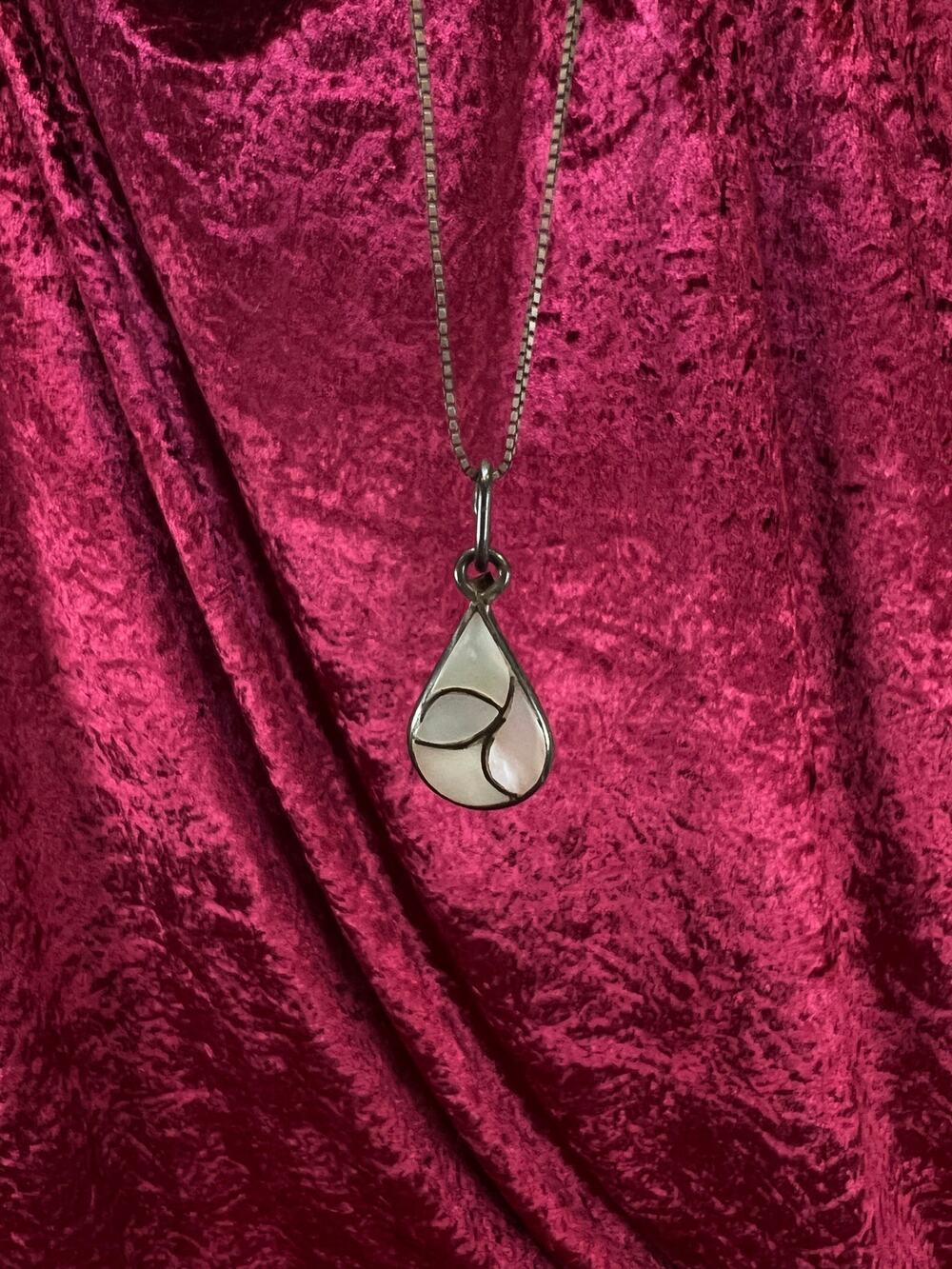 VTG Sterling Silver Mother of Pearl Necklace Teardrop Pendant Modernist Design